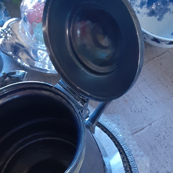 WILCOX SILVERPLATE Co., Flat Bottom  Floral Etched,  Hinged Lid Tea Pot - Picture 6 of 10